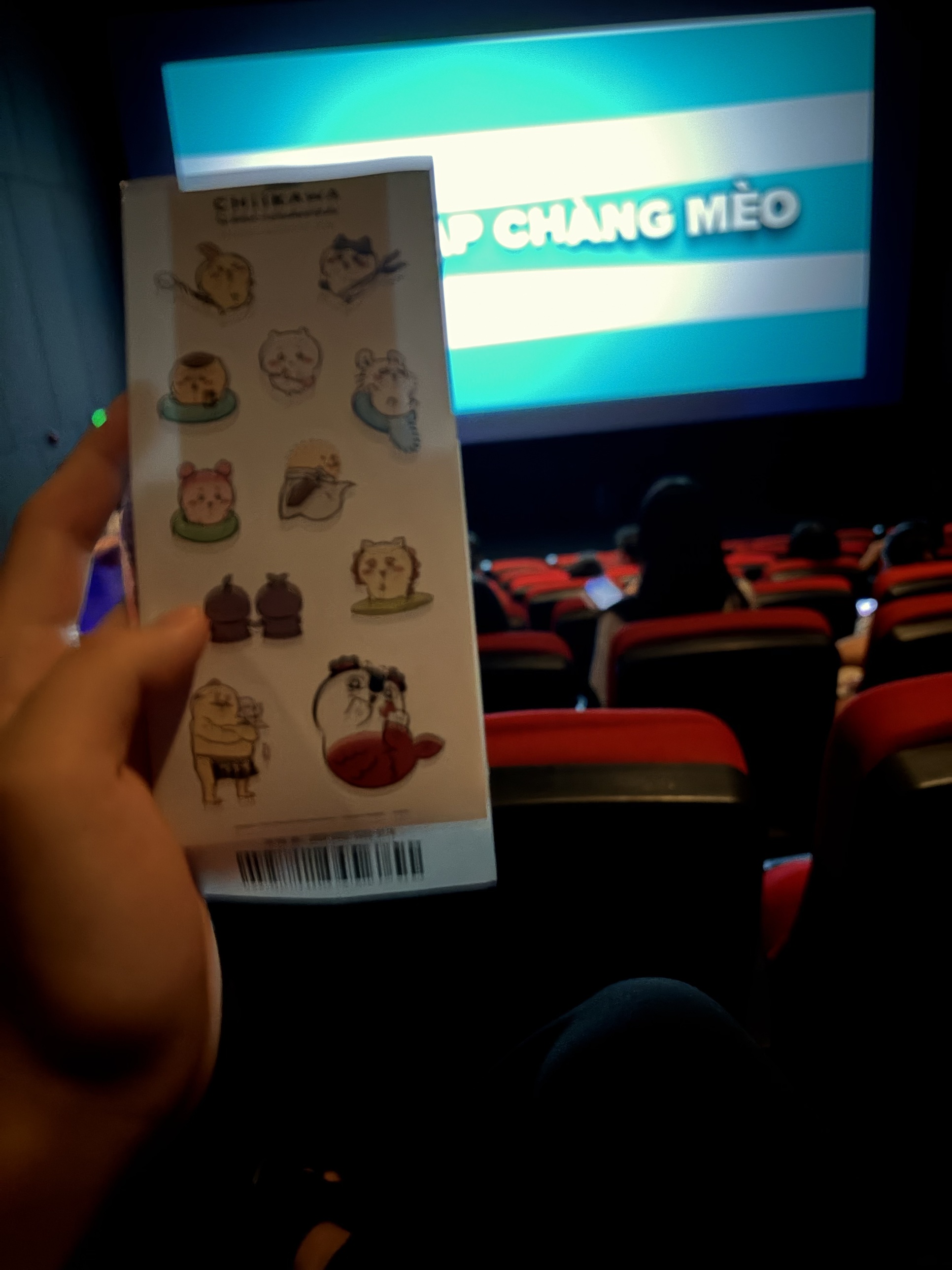 ちいかわの映画がベトナム語タイトルで上映される劇場内スクリーン