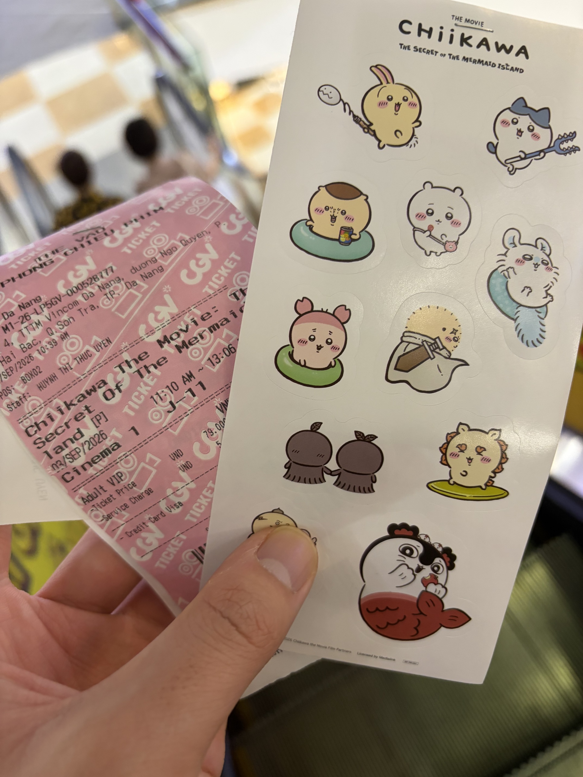CGVダナンの映画チケットとちいかわの入場特典ステッカーシート