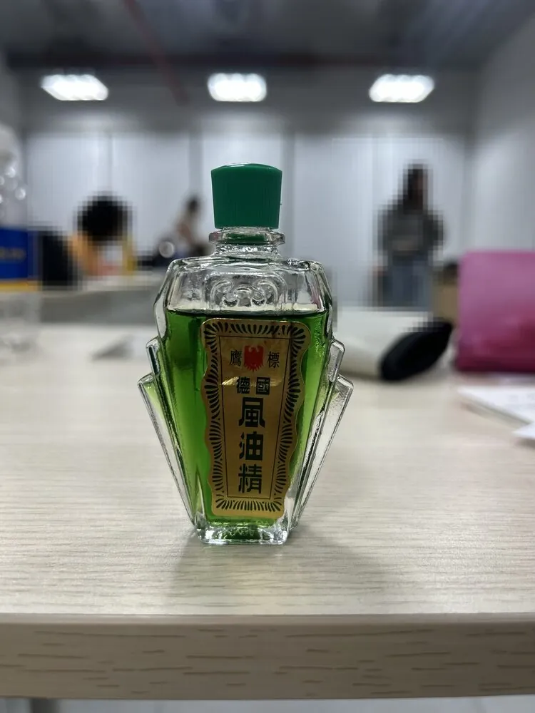売店で見つけた鷹標の風油精