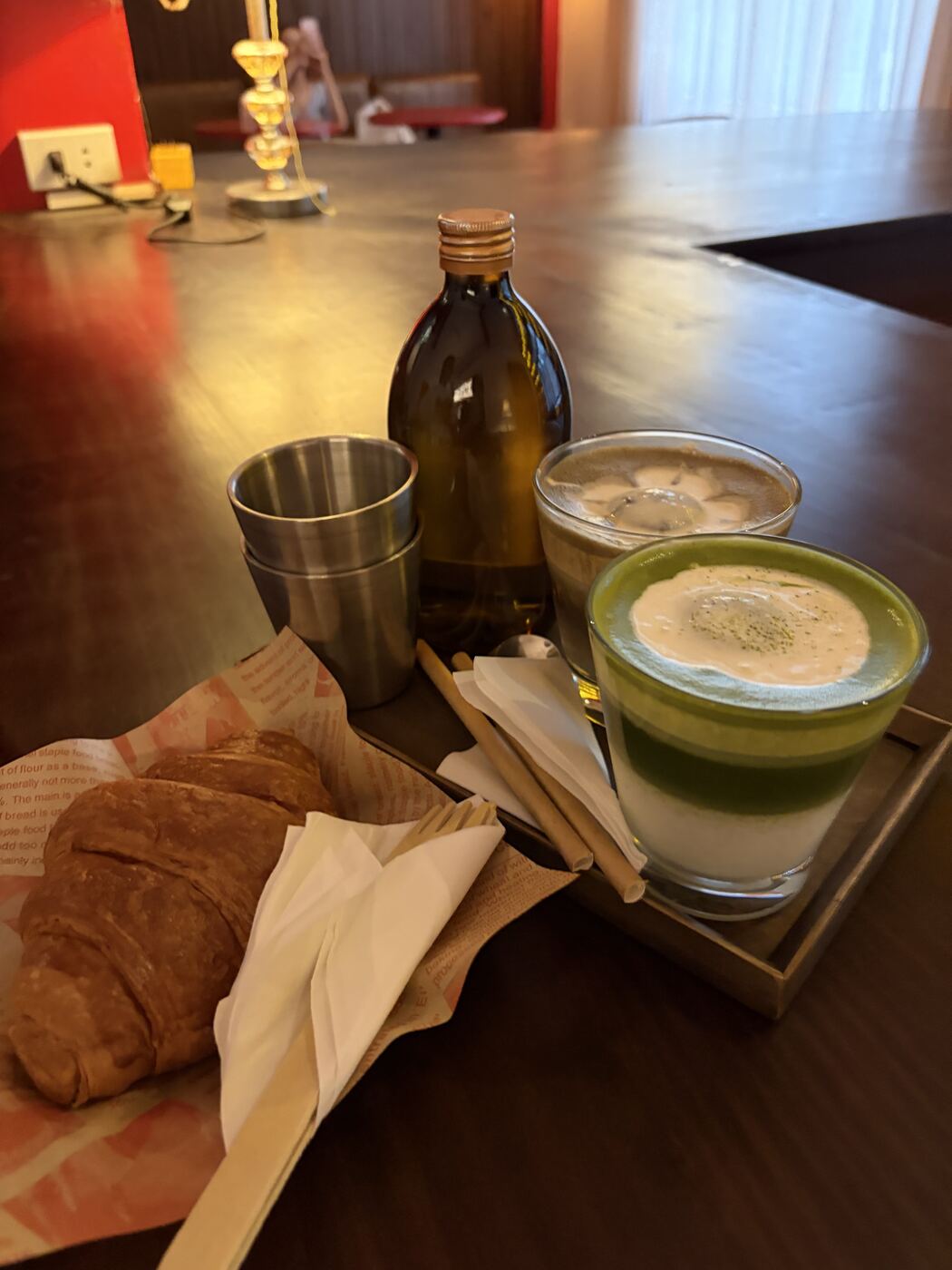抹茶ラテとクロワッサン