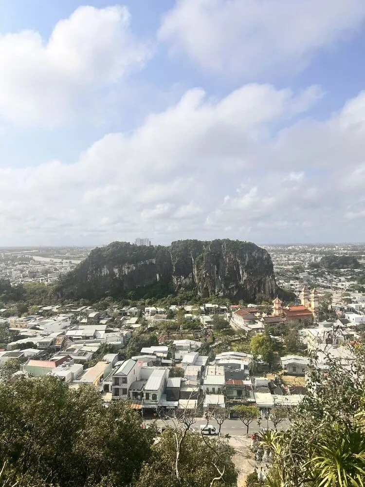 山頂から見えるもう一つの霊山