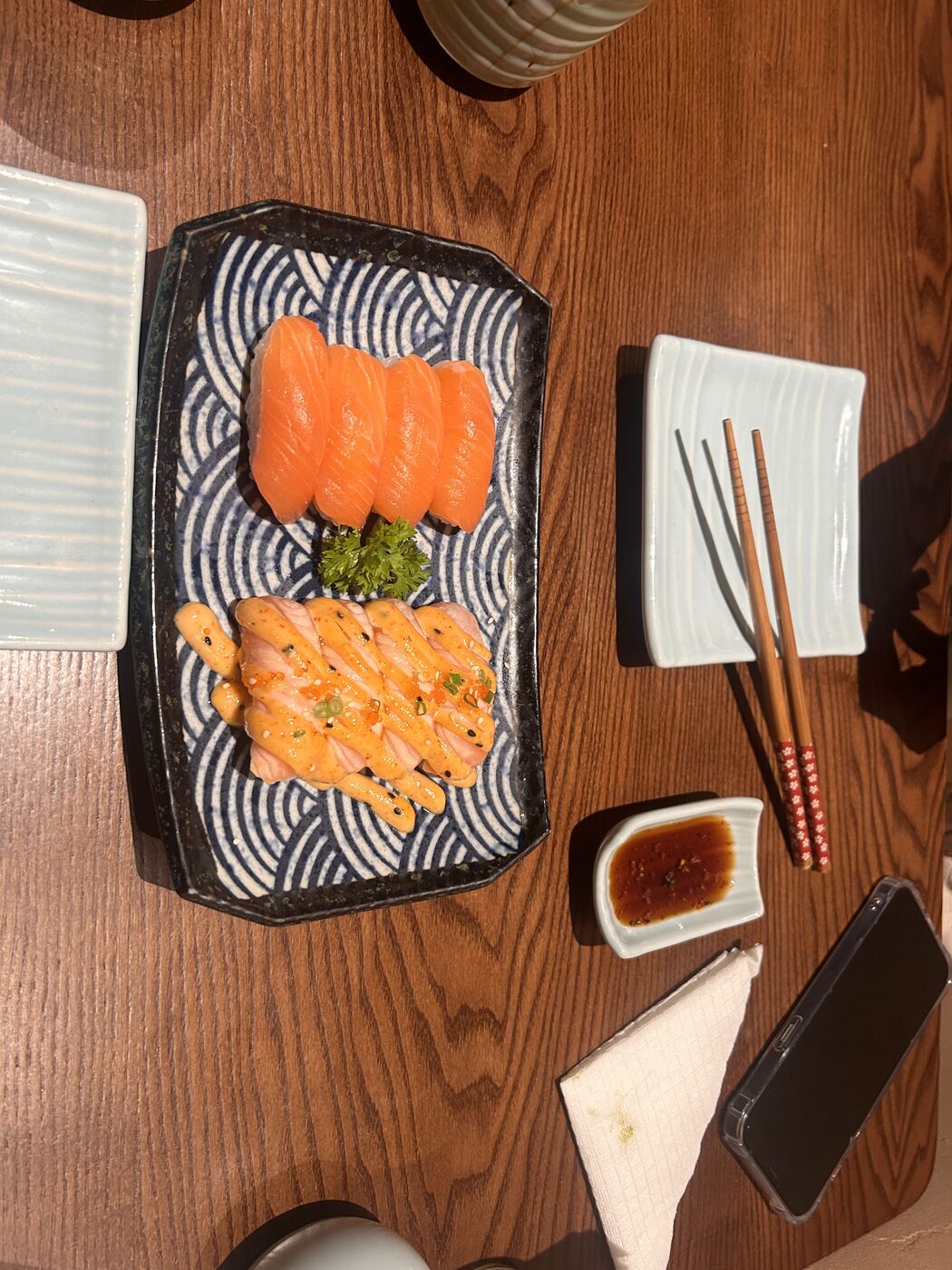 Salmon Clubのサーモン握りと炙り
